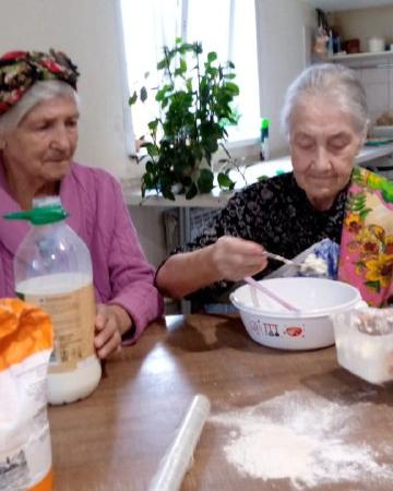 В Резиденции «Рада» на ул. Щукина лепили вареники В Резиденции «Рада» на ул. Щукина лепили вареники