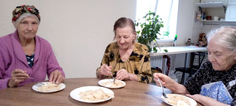 В Резиденции «Рада» на ул. Щукина лепили вареники В Резиденции «Рада» на ул. Щукина лепили вареники