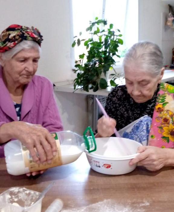 В Резиденции «Рада» на ул. Щукина лепили вареники В Резиденции «Рада» на ул. Щукина лепили вареники