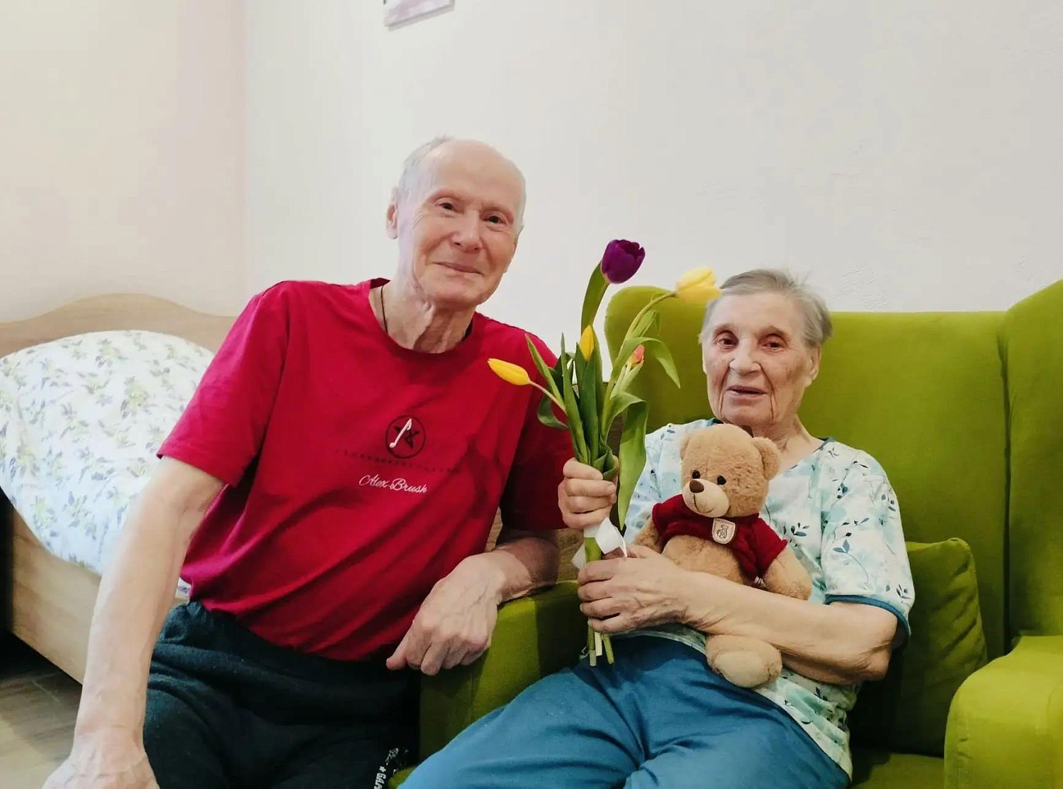 С 8 марта поздравили женщин в пансионате Рада на ул. Б. Щукина (корпус "СОДЕЙСТВИЕ")